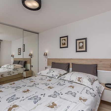 Luxury Apartments Sonja Пореч Екстериор снимка